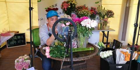 母親節(jié)捧花禮 禮品花卉市場的‘花樣經(jīng)濟(jì)’為何如此紅火？